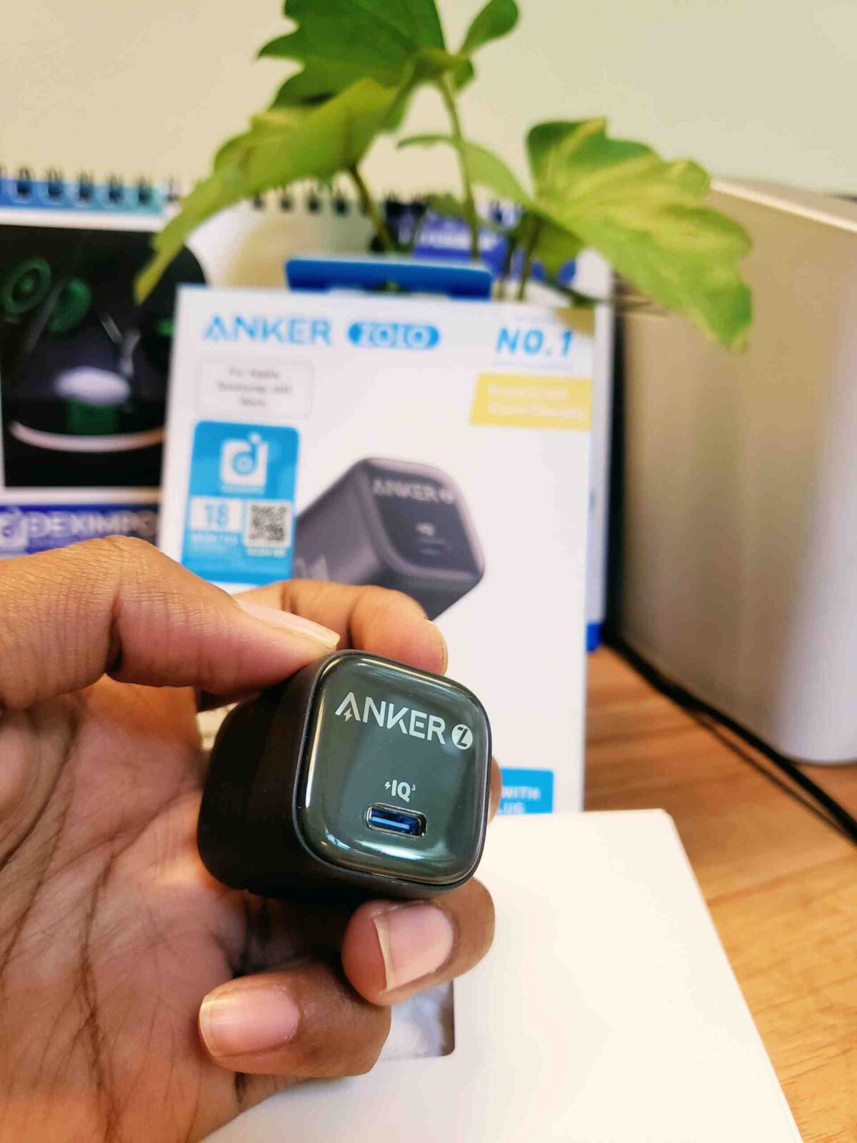 Anker Zolo Charger (20W) IQ & PD